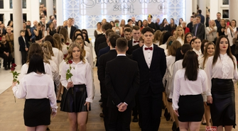 Ostatnie sto dni do matury. Studniówka w I ZS im. Stanisława Staszica we Wschowie [GALERIA]