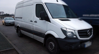 Mercedes na niemieckich blachach okazał się kradziony. Wschowscy policjanci zatrzymali trzech mężczyzn