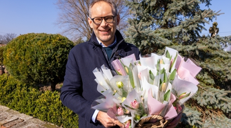 Burmistrz Antkowiak z życzeniami dla kobiet. „Jesteście najcudowniejsze na świecie”