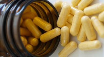 Kreatyna – czym jest, jak stosować, efekty uboczne