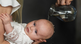 Sezonowe trendy w ubrankach do chrztu dla dziewczynek