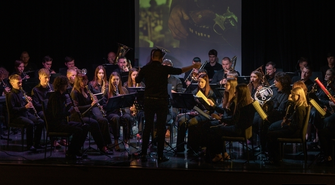 Niedzielne popołudnie z muzyką filmową we Wschowie. Orkiestra Maestoso wystąpiła z Emilią Nowak