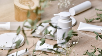 Krem nawilżający pod makijaż - jak dbać o zdrową cerę