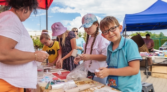 Strefa zabaw i loteria fantowa wywołały setki uśmiechów! Gminny Dzień Dziecka we Wschowie (FOTO)