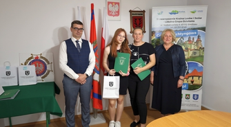 Laureaci Turnieju Wiedzy Pożarniczej uhonorowani przez Burmistrz Szlichtyngowej