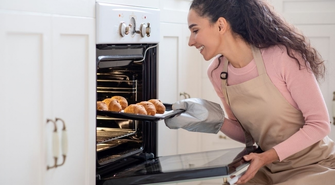 Czy warto zainwestować w drogi piekarnik do domu?