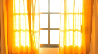 Jak zasłony pomagają podczas upałów?
