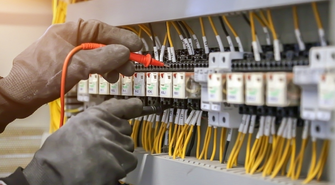 Peszel do kabli elektrycznych - jak wybrać odpowiednią osłonę dla instalacji domowej?