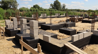 Wakacje w Kandlewie pod znakiem budowy. Powstaje nowoczesna sala wiejska