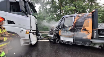 Czołówka na wiadukcie we Wschowie. Droga krajowa była zablokowana [FOTO]