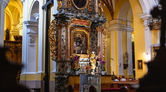 Ołtarz św. Jana Nepomucena odzyskał dawny blask. Konserwatorzy zakończyli prace