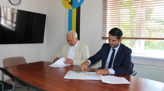 Starosta Wschowski podpisał umowę z KOWR. „Bitwa Regionów” na Dożynkach Powiatowo-Gminnych w Krzepielowie