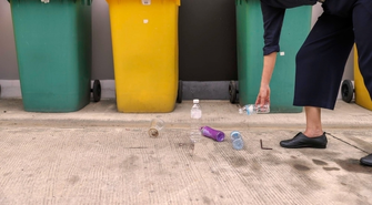 Urządzenie do mycia podłóg - czy może jednocześnie zbierać śmieci?