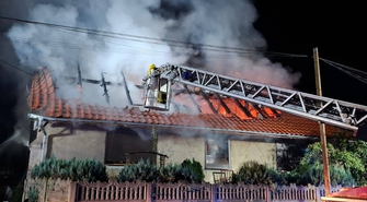 Ogień zniszczył dom w Kuźnicy Głogowskiej. Rodzina zdążyła uciec