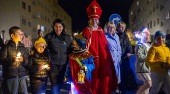 Święci na ulicach Wschowy. Korowód Świętych zamiast Halloween