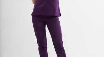 Odzież medyczna damska – jak skompletować idealny zestaw?