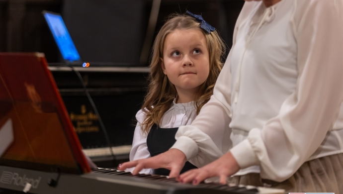 80 minut kolędowania. Jubileuszowy koncert w I LO we Wschowie [ZDJĘCIA]