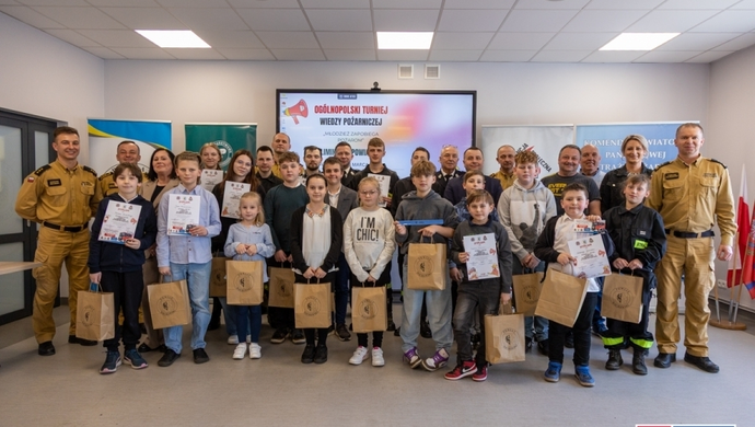 Turniej wiedzy pożarniczej rozstrzygnięty. Najlepsi w powiecie pojadą do Kalska [ZDJĘCIA]