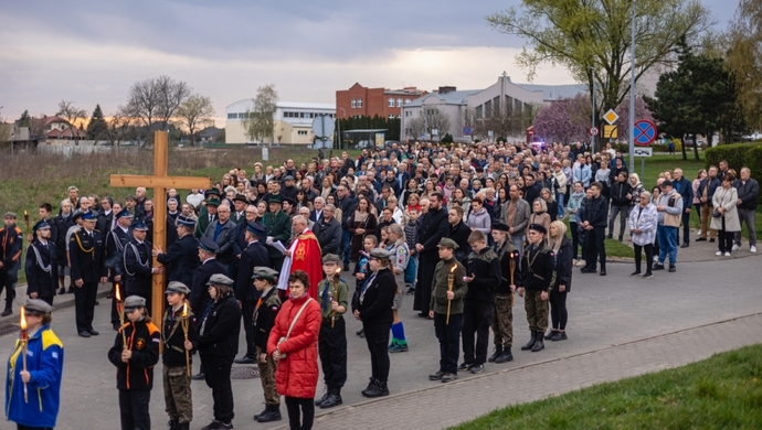 Droga Krzyżowa przeszła ulicami Wschowy [ZDJĘCIA]