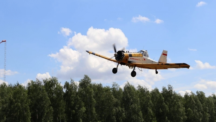 Dromader opryska 150 hektarów lasu. Akcja w Leśnictwie Stare Drzewce