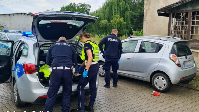 Skradziony chevrolet odnaleziony po trzech godzinach. Złodziej miał 2,5 promila i sądowy zakaz