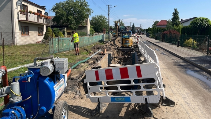 Kanalizacja w Kandlewie. Wykonano już pierwsze 260 metrów sieci [ZDJĘCIA]