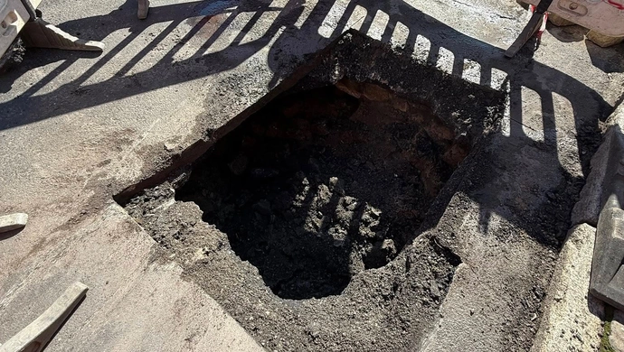 Dziura w jezdni na Kostki. Praca naprawcze ruszą od poniedziałku