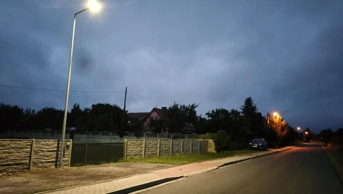 Dodatkowe oświetlenie w Goli. Gmina postawiła słup LED przy posesji 43a