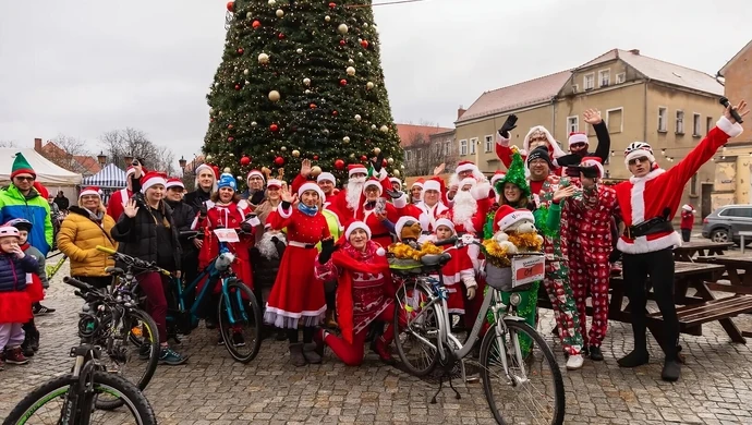 Mikołajki 2025 na sportowo i charytatywnie. Aktywna Wschowa, OPS i Biblioteka łączą siły