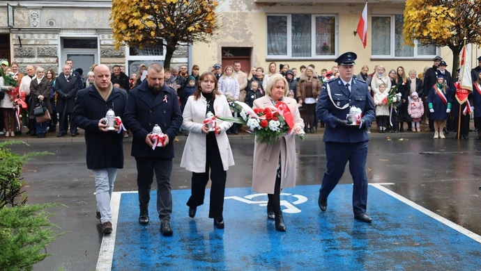 Szlichtyngowa uczciła Święto Niepodległości. Spektakl uczniów z Jędrzychowic wzruszył mieszkańców