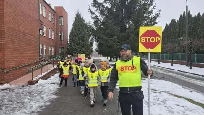 Policjanci uczyli dzieci bezpieczeństwa. SP3 w konkursie „Odblaskowa Szkoła"