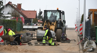 Kostka brukowa, kanalizacja i nowe zjazdy. Słonecznikowa i Chabrowa w przebudowie