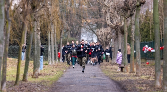 1963 metry pamięci. Wschowscy uczniowie wzięli udział w Biegu Tropem Wilczym