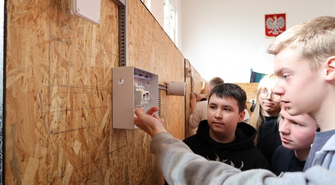 Powiatowy Konkurs Elektryczny w „Staszicu”. Młodzież sprawdziła swoje umiejętności