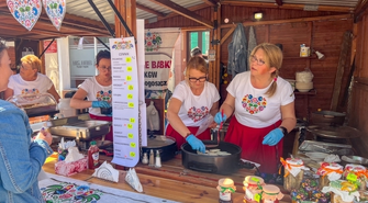 Tłumy na jarmarku i nad jeziorem. Sława rozpoczęła sezon [ZDJĘCIA]