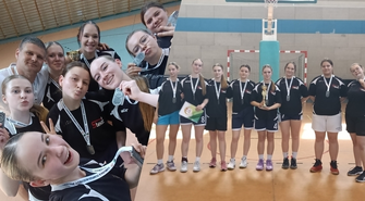 Srebro znów dla „Staszica”. Koszykarki I ZS powtórzyły historyczny sukces