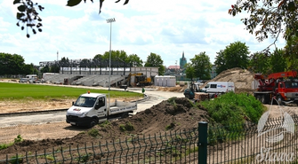 Nowy stadion w Sławie nabiera kształtów. Oświetlenie przeszło pierwszy test