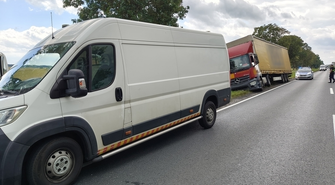 Zderzenie ciężarówki z busem na DK12. Ruch wahadłowy na trasie Wschowa - Dębowa Łęka