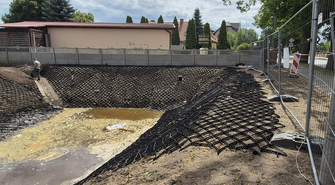 Trwają prace przy gminnych stawach