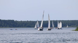 Powalczą o Błękitną Wstęgę. Prestiżowe regaty na Jeziorze Sławskim już w sobotę