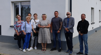 Zakończono remont świetlicy w Starych Drzewcach. Budynek zyskał nowy dach i elewację [FOTO]