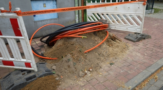 Orange układa światłowód w Szlichtyngowej. Prace na Dworcowej i Wolności