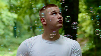 19-latek ze Wschowy wydał nową piosenkę. Posłuchaj Smon – „Tlen”