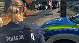 Kolizja na DK12 we Wschowie. Kierowca Subaru wjechał w ciężarówkę, wylała się ropa