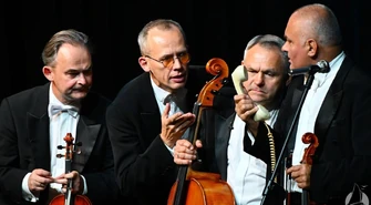 Grupa MoCarta zachwyciła Sławę. Owacje na stojąco w Kinie Żeglarz [ZDJĘCIA]