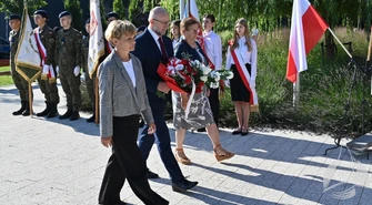 Sława upamiętniła 86. rocznicę wybuchu II wojny światowej. Delegacje złożyły kwiaty pod pomnikiem