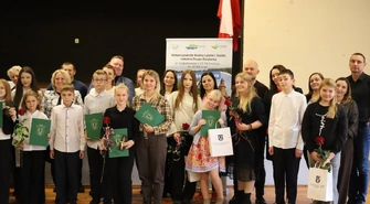 Stypendia rozdane. Burmistrz Wielgus nagrodziła najzdolniejszych uczniów