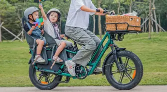 Dlaczego coraz więcej rodziców w Polsce wybiera rowery cargo?