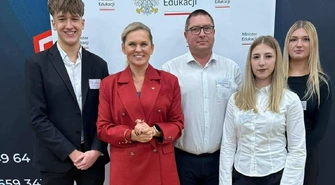 I LO we Wschowie na Okrągłym Stole Uczniowskim. Młodzież spotkała się z minister Barbarą Nowacką