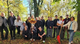 Młodzież uprzątnęła teren wschowskiego lapidarium. To już kilkunastoletnia tradycja